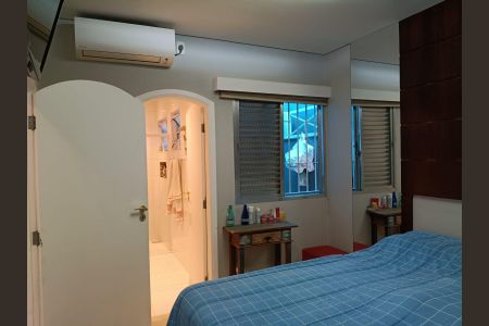 Casa à venda com 260m², 4 quartos e 8 vagas Casa à venda com 260m², 4 quartos e 8 vagasQuarto