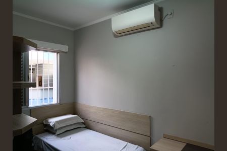 Casa à venda com 260m², 4 quartos e 8 vagas Casa à venda com 260m², 4 quartos e 8 vagasQuarto