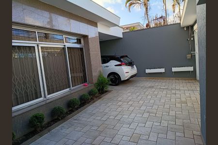 Casa à venda com 260m², 4 quartos e 8 vagas Casa à venda com 260m², 4 quartos e 8 vagasGaragem