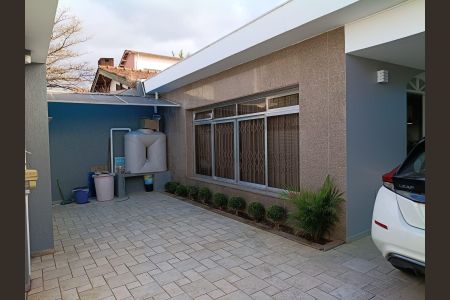 Casa à venda com 260m², 4 quartos e 8 vagas Casa à venda com 260m², 4 quartos e 8 vagasGaragem