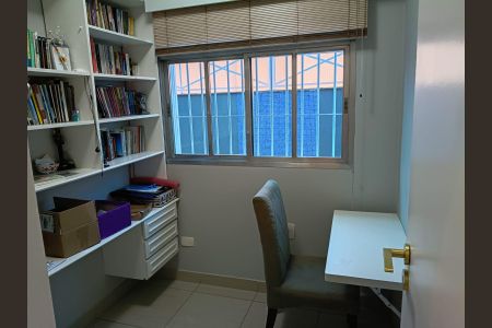 Casa à venda com 260m², 4 quartos e 8 vagas Casa à venda com 260m², 4 quartos e 8 vagasEscritório