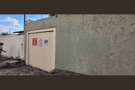 Casa para alugar com 102m², 6 quartos e 3 vagasFachada