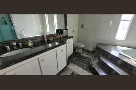 Casa para alugar com 102m², 6 quartos e 3 vagasBanheiro da Suíte 3