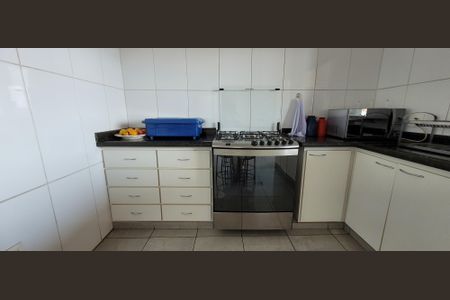 Casa para alugar com 102m², 6 quartos e 3 vagasCozinha