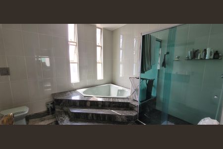 Casa para alugar com 102m², 6 quartos e 3 vagasBanheiro da Suíte 3