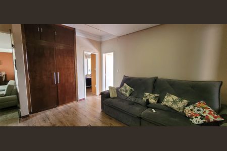 Casa para alugar com 102m², 6 quartos e 3 vagasSala