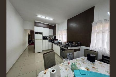 Casa à venda com 307m², 2 quartos e sem vaga Casa à venda com 307m², 2 quartos e sem vagaCozinha
