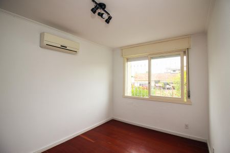 Quarto 1 de apartamento à venda com 2 quartos, 61m² em Medianeira, Porto Alegre