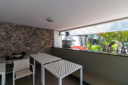 Apartamento à venda com 237m², 4 quartos e 3 vagas Apartamento à venda com 237m², 4 quartos e 3 vagasÁrea comum - Churrasqueira