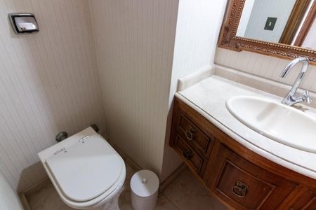 Apartamento à venda com 237m², 4 quartos e 3 vagas Apartamento à venda com 237m², 4 quartos e 3 vagasLavabo