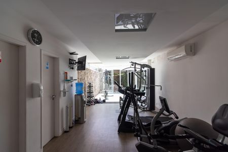 Apartamento à venda com 237m², 4 quartos e 3 vagas Apartamento à venda com 237m², 4 quartos e 3 vagasÁrea comum - Academia