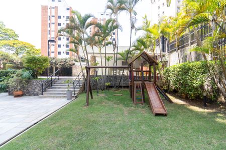 Apartamento à venda com 237m², 4 quartos e 3 vagas Apartamento à venda com 237m², 4 quartos e 3 vagasÁrea comum - Playground