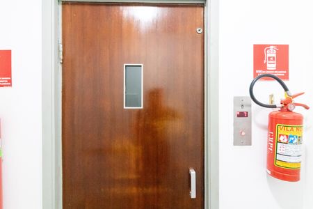 Apartamento à venda com 237m², 4 quartos e 3 vagas Apartamento à venda com 237m², 4 quartos e 3 vagasHall Privativo - Elevador Privativo