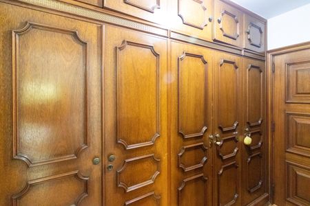 Apartamento à venda com 237m², 4 quartos e 3 vagas Apartamento à venda com 237m², 4 quartos e 3 vagasCloset Suíte 1