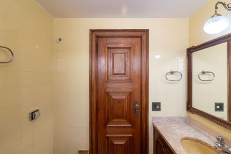 Apartamento à venda com 237m², 4 quartos e 3 vagas Apartamento à venda com 237m², 4 quartos e 3 vagasBanheiro da Suíte 2