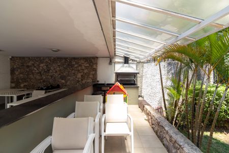 Apartamento à venda com 237m², 4 quartos e 3 vagas Apartamento à venda com 237m², 4 quartos e 3 vagasÁrea comum - Churrasqueira