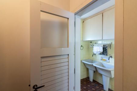 Apartamento à venda com 237m², 4 quartos e 3 vagas Apartamento à venda com 237m², 4 quartos e 3 vagasQuarto de Serviço