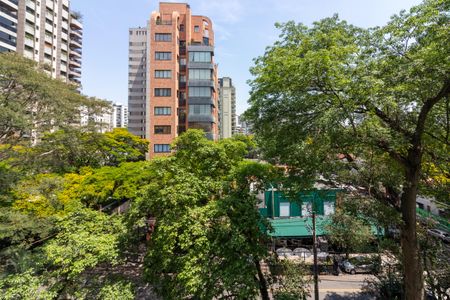 Apartamento à venda com 237m², 4 quartos e 3 vagas Apartamento à venda com 237m², 4 quartos e 3 vagasVista da Suíte 2