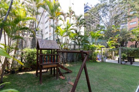 Apartamento à venda com 237m², 4 quartos e 3 vagas Apartamento à venda com 237m², 4 quartos e 3 vagasÁrea comum - Playground