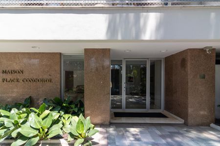 Apartamento à venda com 237m², 4 quartos e 3 vagas Apartamento à venda com 237m², 4 quartos e 3 vagasEntrada