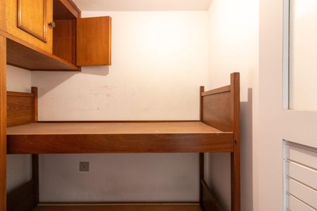 Apartamento à venda com 237m², 4 quartos e 3 vagas Apartamento à venda com 237m², 4 quartos e 3 vagasQuarto de Serviço