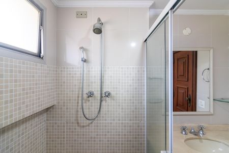 Apartamento à venda com 237m², 4 quartos e 3 vagas Apartamento à venda com 237m², 4 quartos e 3 vagasBanheiro da Suíte 1