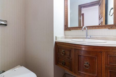 Apartamento à venda com 237m², 4 quartos e 3 vagas Apartamento à venda com 237m², 4 quartos e 3 vagasLavabo