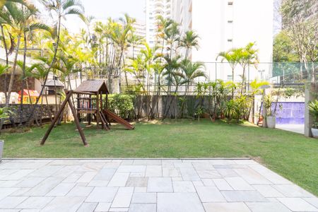 Apartamento à venda com 237m², 4 quartos e 3 vagas Apartamento à venda com 237m², 4 quartos e 3 vagasÁrea comum - Playground