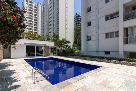 Apartamento à venda com 237m², 4 quartos e 3 vagas Apartamento à venda com 237m², 4 quartos e 3 vagasÁrea comum - Piscina