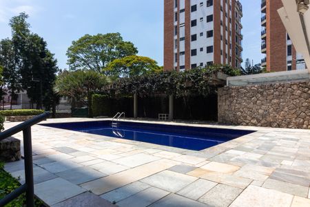 Apartamento à venda com 237m², 4 quartos e 3 vagas Apartamento à venda com 237m², 4 quartos e 3 vagasÁrea comum - Piscina