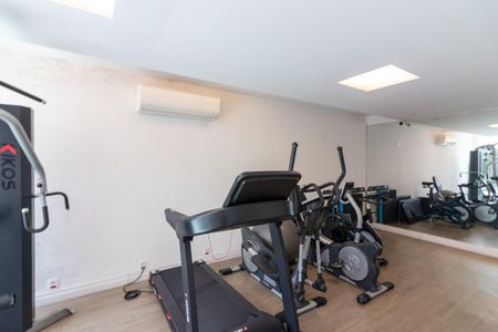 Apartamento à venda com 237m², 4 quartos e 3 vagas Apartamento à venda com 237m², 4 quartos e 3 vagasÁrea comum - Academia