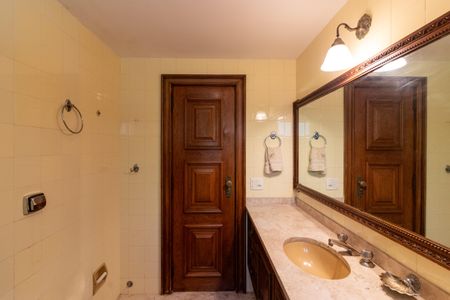 Apartamento à venda com 237m², 4 quartos e 3 vagas Apartamento à venda com 237m², 4 quartos e 3 vagasBanheiro