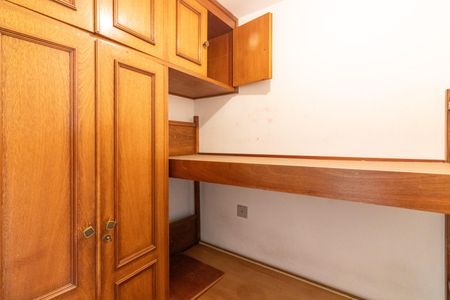 Apartamento à venda com 237m², 4 quartos e 3 vagas Apartamento à venda com 237m², 4 quartos e 3 vagasQuarto de Serviço