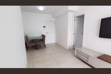 Sala de apartamento para alugar com 1 quarto, 86m² em Barra da Tijuca, Rio de Janeiro