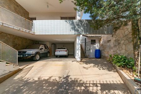 Casa à venda com 291m², 3 quartos e 4 vagas Casa à venda com 291m², 3 quartos e 4 vagasGaragem