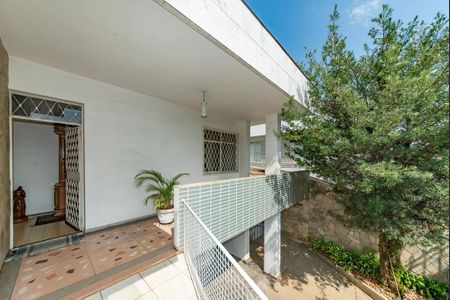 Casa à venda com 291m², 3 quartos e 4 vagas Casa à venda com 291m², 3 quartos e 4 vagasVaranda