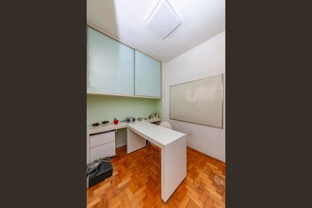 Casa à venda com 291m², 3 quartos e 4 vagas Casa à venda com 291m², 3 quartos e 4 vagasEscritório