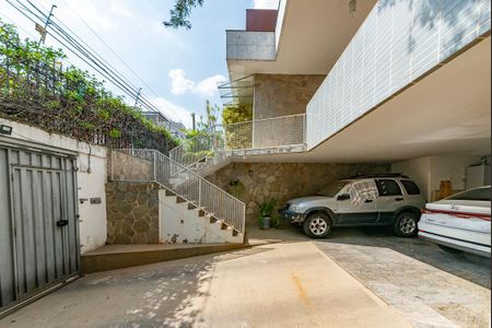 Casa à venda com 291m², 3 quartos e 4 vagas Casa à venda com 291m², 3 quartos e 4 vagasGaragem
