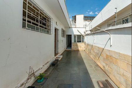 Casa à venda com 291m², 3 quartos e 4 vagas Casa à venda com 291m², 3 quartos e 4 vagasQuintal