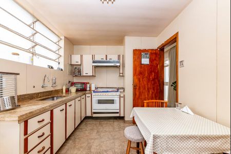 Casa à venda com 291m², 3 quartos e 4 vagas Casa à venda com 291m², 3 quartos e 4 vagasCozinha