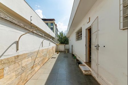 Casa à venda com 291m², 3 quartos e 4 vagas Casa à venda com 291m², 3 quartos e 4 vagasQuintal