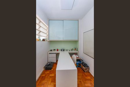 Casa à venda com 291m², 3 quartos e 4 vagas Casa à venda com 291m², 3 quartos e 4 vagasEscritório