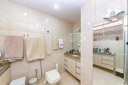 Casa à venda com 291m², 3 quartos e 4 vagas Casa à venda com 291m², 3 quartos e 4 vagasBanheiro da Suíte