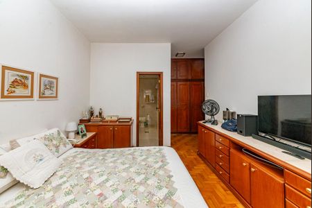 Casa à venda com 291m², 3 quartos e 4 vagas Casa à venda com 291m², 3 quartos e 4 vagasSuíte