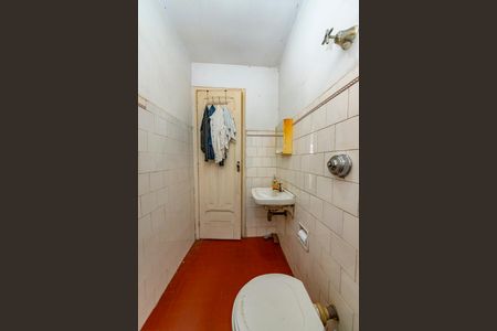 Casa à venda com 291m², 3 quartos e 4 vagas Casa à venda com 291m², 3 quartos e 4 vagasBanheiro de serviço