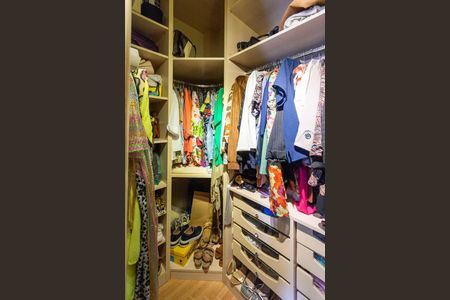 Apartamento à venda com 196m², 3 quartos e 1 vagaCloset da suíte