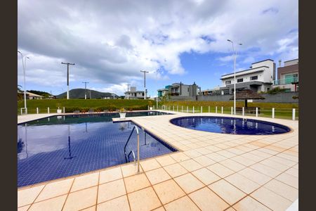 Casa de condomínio para alugar com 186m², 4 quartos e 2 vagasPiscina