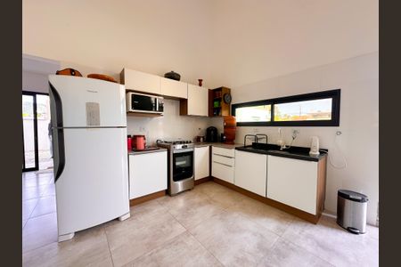 Casa de condomínio para alugar com 186m², 4 quartos e 2 vagasCozinha