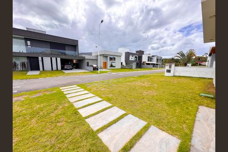 Casa de condomínio para alugar com 186m², 4 quartos e 2 vagasEntrada