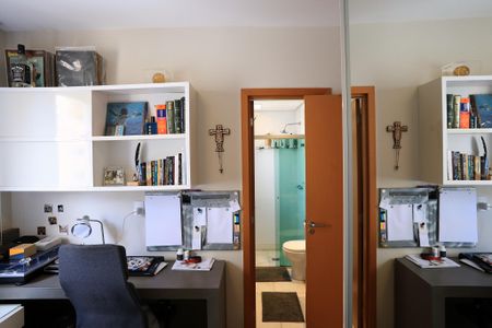 Apartamento à venda com 70m², 2 quartos e 2 vagas Apartamento à venda com 70m², 2 quartos e 2 vagasSuíte
